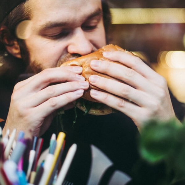 v-eating-burger.jpg
